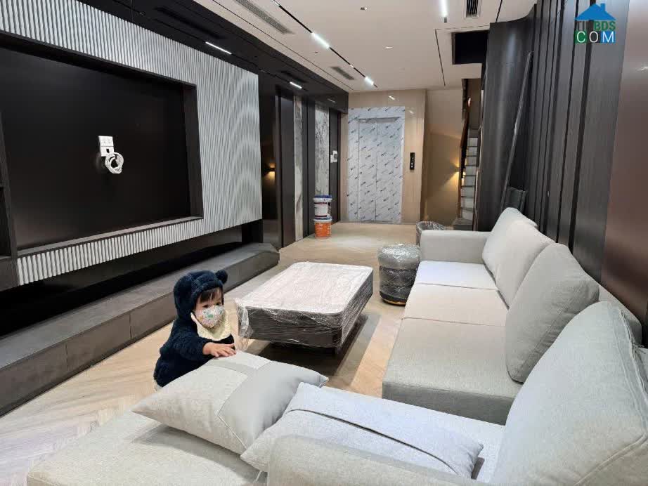 Ảnh Anh Trai Bán Nhà Nguyễn Sơn- 6 Tầng, Oto Đỗ Cửa- Thang Máy- Vị Trí Cực Đẹp 0