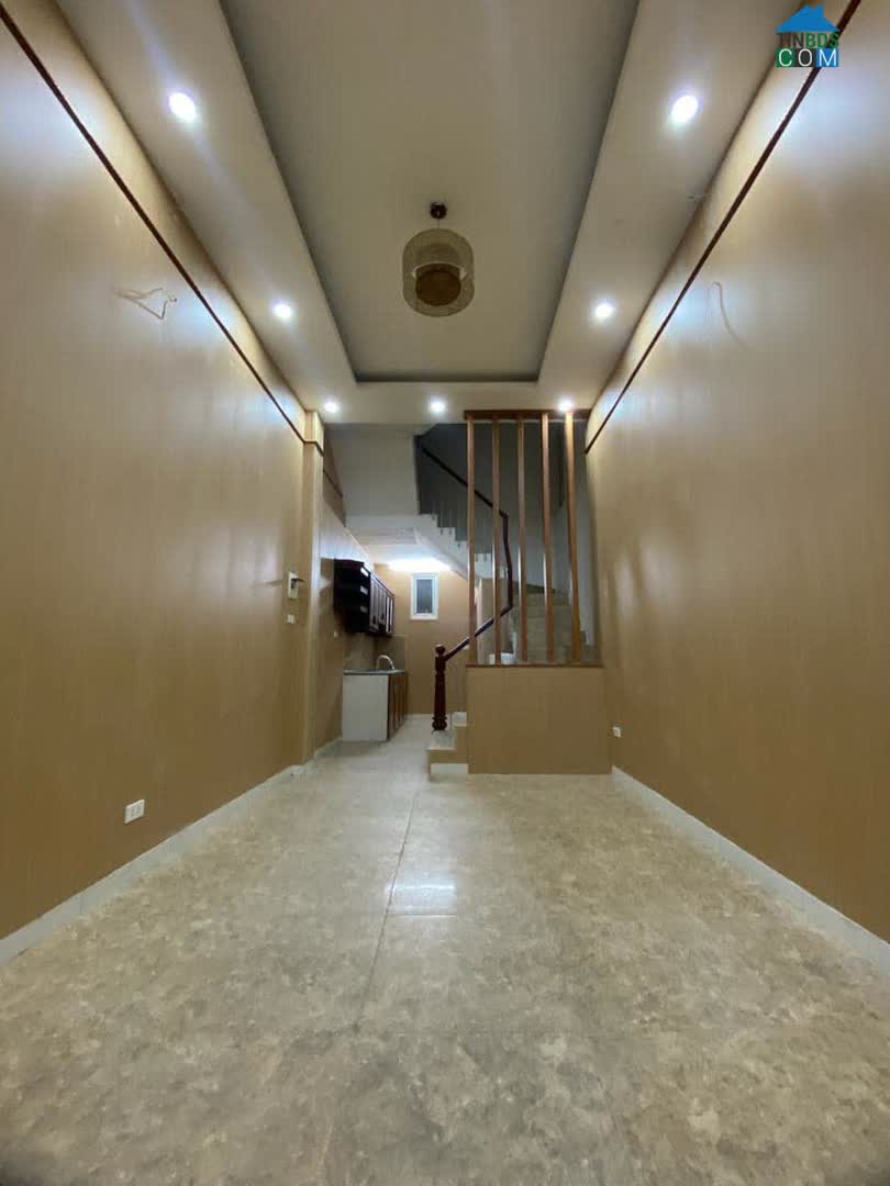 Ảnh Bán nhà trung tâm Cầu Giấy 35m 5 tầng mt3.3m 7.1 tỷ ô tô cách 10m nhà mới ở ngay. 0