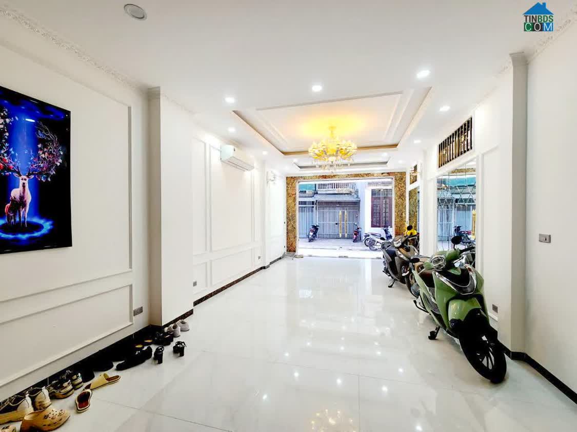 Ảnh Nhà đẹp Hoàng Cầu, 7 tầng, thang máy, sổ vuông, ô tô đỗ cửa 0