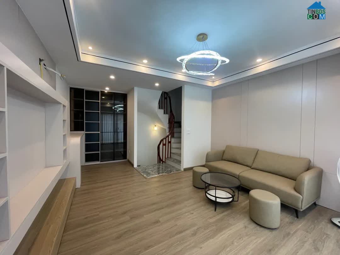 Ảnh Bán Nhà Ngô Gia Tự 31m2 6T, Mt 4.5m, Ô Tô Đỗ Cạnh Nhà, Hàng Xóm BigC Long Biên 6.x Tỷ 0