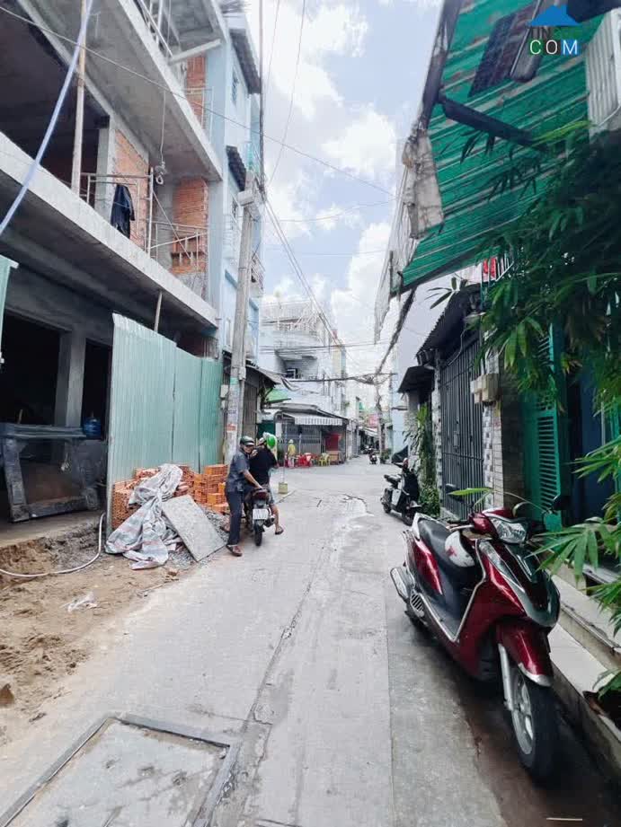 Ảnh Nhà Củ Xe Hơi Tới Nhà 

ngang 5.5 Dài 13.5 M 

trungtâm Q4 Có 90 Triêu M 0