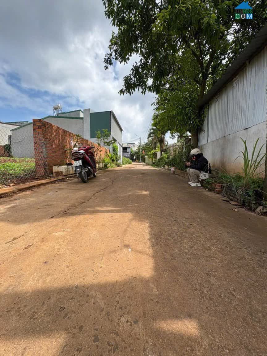 Ảnh BÁN LÔ ĐẤT SIÊU TO – SÁT CỔNG SAU ĐẠI HỌC TÂY NGUYÊN 4 tỷ 5 
Vị trí cực kỳ đắt giá – chỉ vài... 0