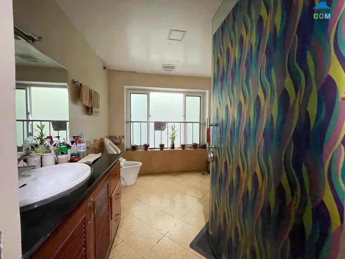 Ảnh Cho thuê nhà Phố Trần Duy Hưng, 5 tầng x 60m2, 4PN, 5 WC, 45 Triệu Spa, KD, VP 0