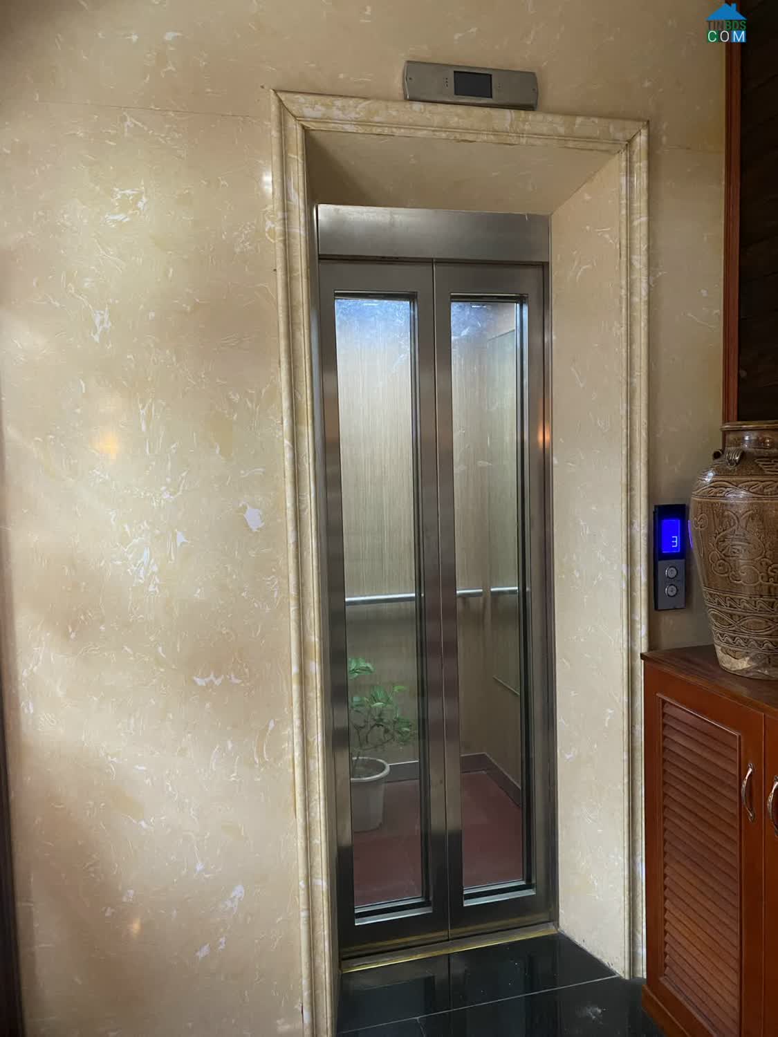 Ảnh Cho thuê nhà hai cửa đi, thang máy, 101m2_ 5T; vỉa hè, Minh Khai-31 Tr 0