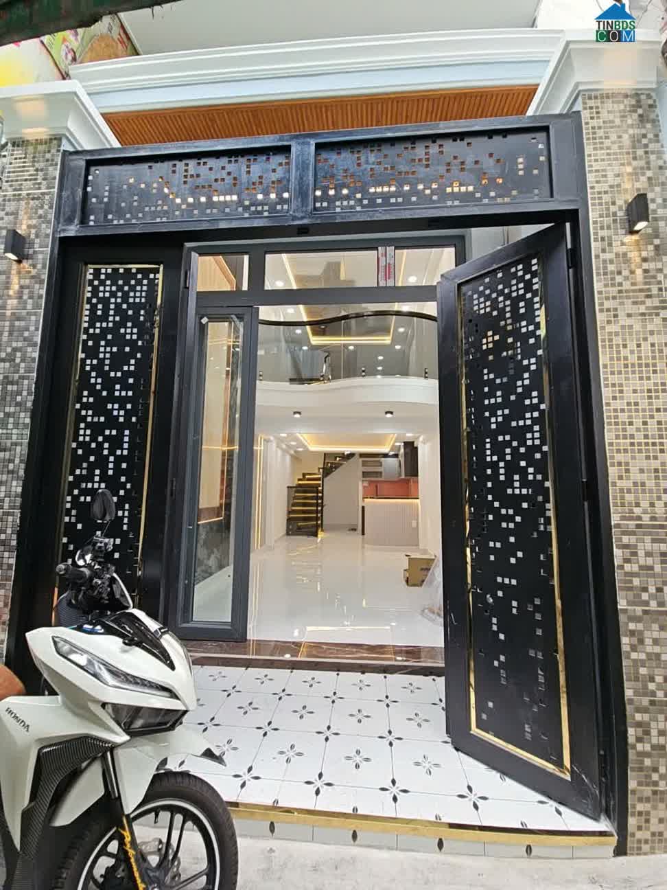 Ảnh NHÀ MỚI Sát mặt tiền Q4 
NGANG 3 DÀI 10 4T 
CÓ 4 TỎI Q4 0