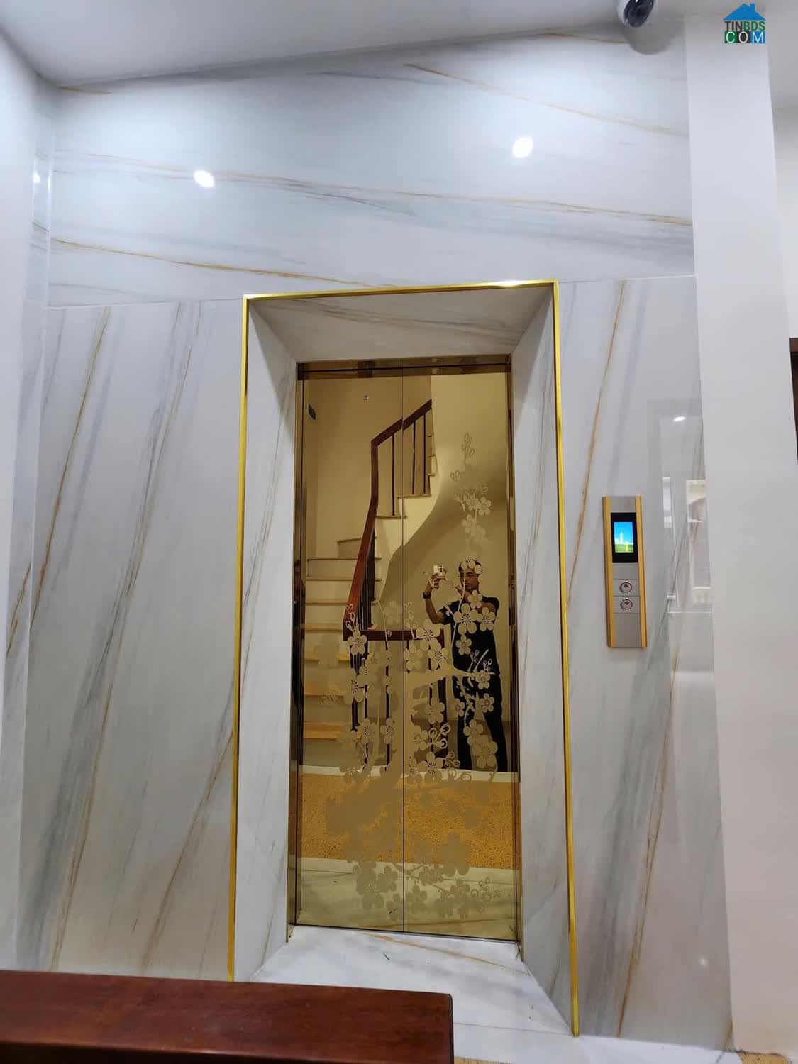 Ảnh Cho thuê nhà mới, lô góc, thang máy, 117m2_ 4T; vỉa hè, Giảng Võ-43 Tr 0