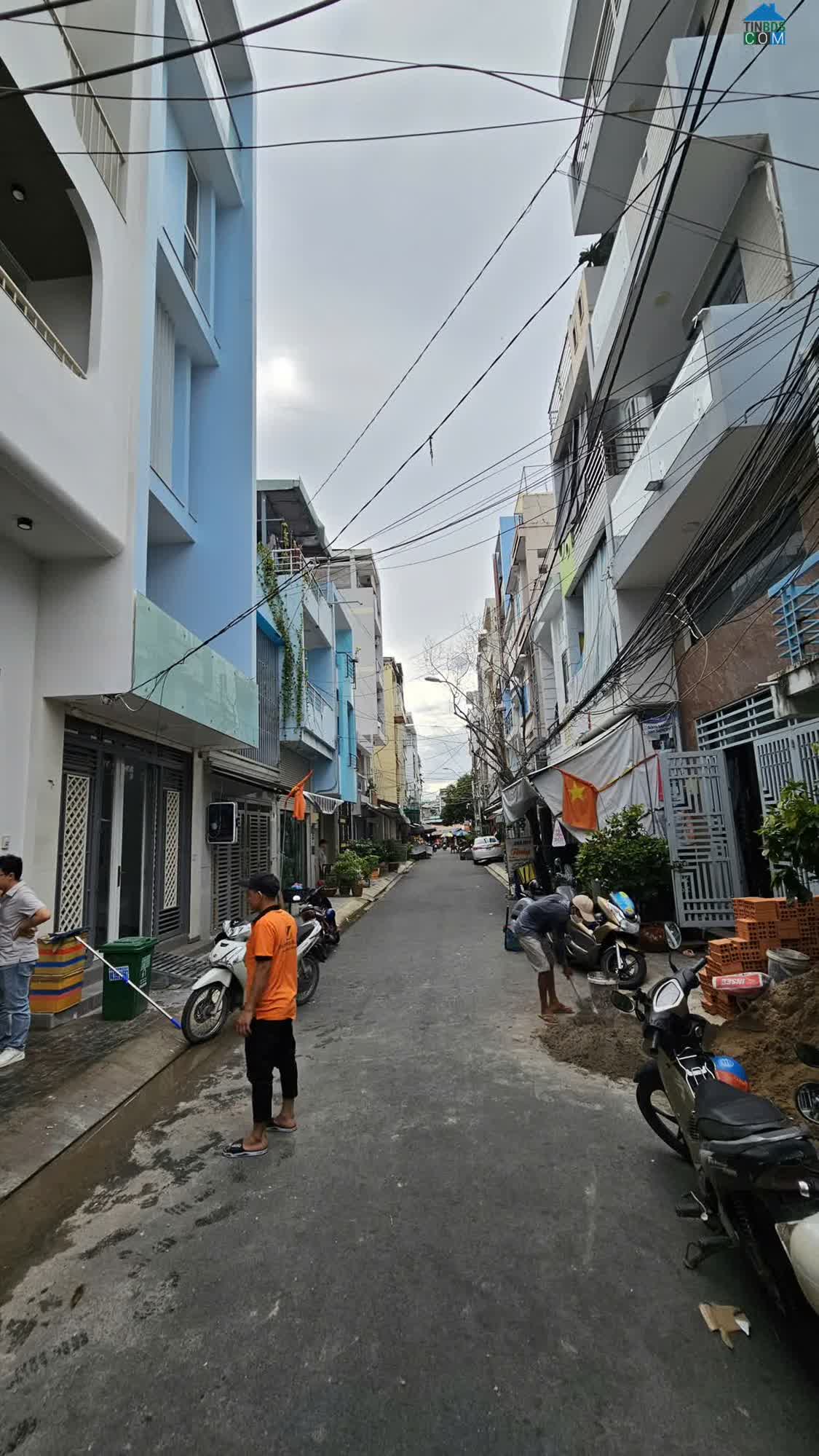 Ảnh Mặt tiền kinh doanh 
Dòng tiền 30 triệu tháng 
Ngang 6.5 x đúc 6 tấm 
Có 7 tỷ 0