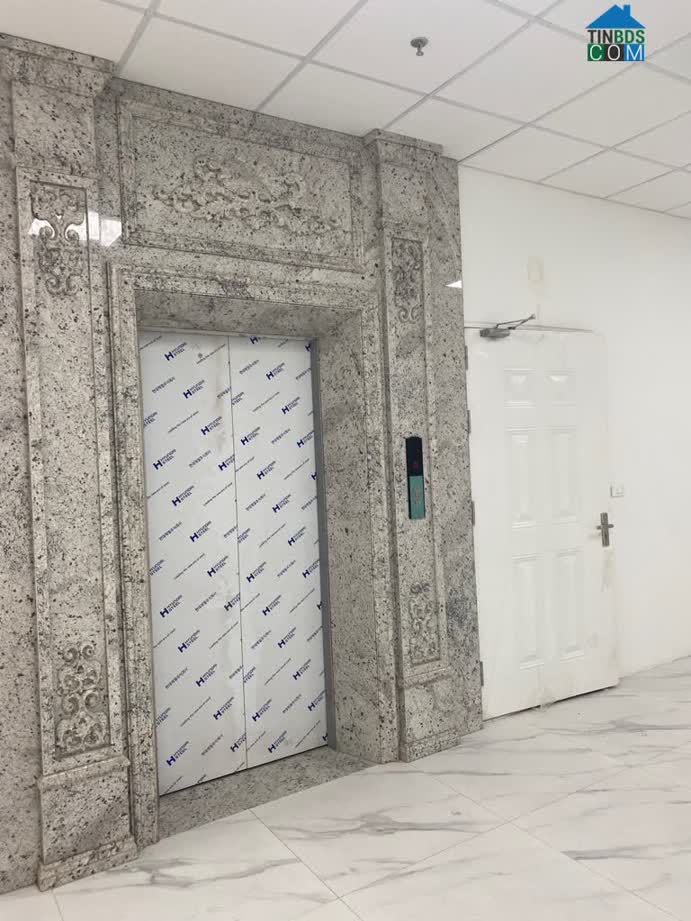 Ảnh Cho thuê Nhà mới, Hoàng Văn Thái, thang máy, 101m2x 5T vỉa hè 32 Tr 0