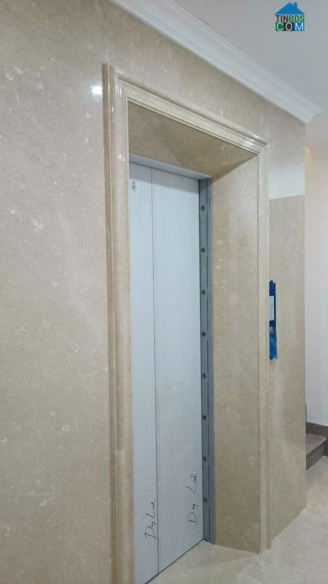 Ảnh Cho thuê nhà lô góc, P. Trúc Bạch, PCCC, THANG MÁY, 210m2x 7T *107 Tr 0