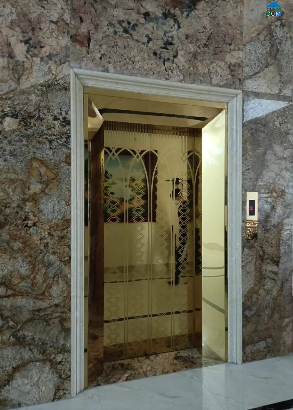 Ảnh Cho thuê nhà, P. Trung Hòa, Thang máy, pccc, Vỉa hè; 113m2* 4T- 49 Tr 0