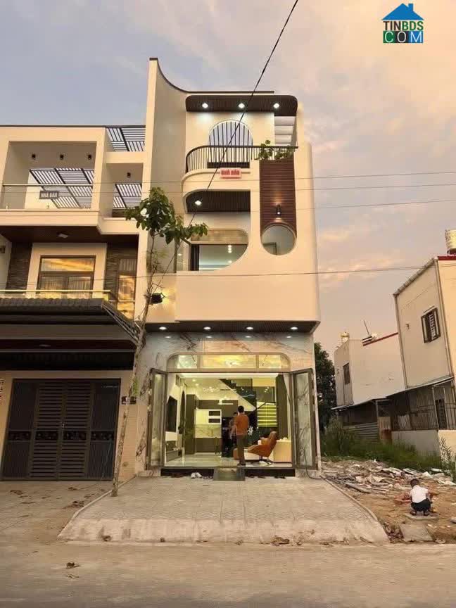 Ảnh Bán nhà mặt tiền thiết kế luxury tại bến lức 0