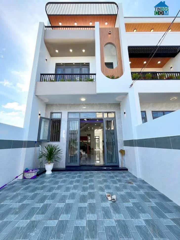 Ảnh Chính chủ bán gấp căn nhà thiết kế hiện đại tại bến lức 0
