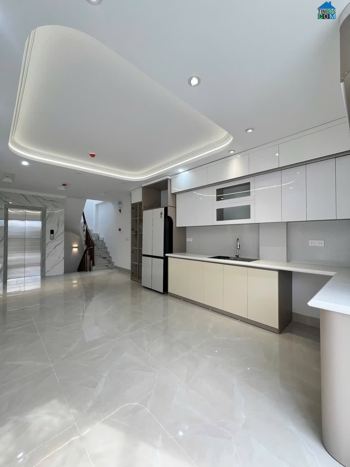 Ảnh Nhà Mới Phố Trần Quốc Hoàn 40M 7T Nhỉnh 21 Tỷ- Ô Tô Vào Nhà- Thang Máy-Trước Nhà Rộng Thoáng 0