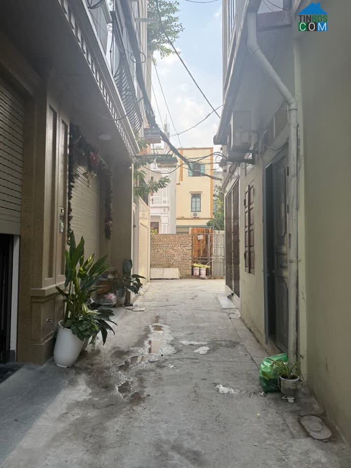 Ảnh Hơn 6 tỷ nhà c4 phố trạm 35m x 3m5 oto đỗ cổng hiếm trong phân khúc. LH 0936123469 0