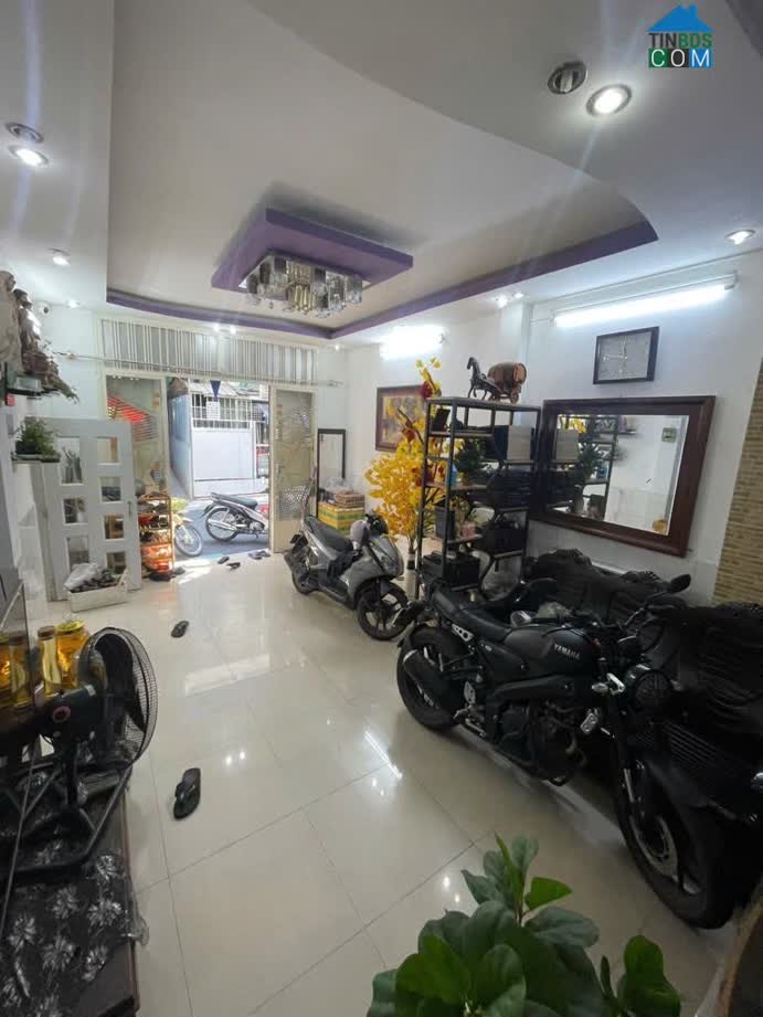 Ảnh CHẠM 10 TỶ - CÓ NHÀ NGAY KHU ẨM THỰC LỮ GIA - 80M2, 3 TẦNG, HẺM NHỰA Ô TÔ ĐỖ CỬA. 0