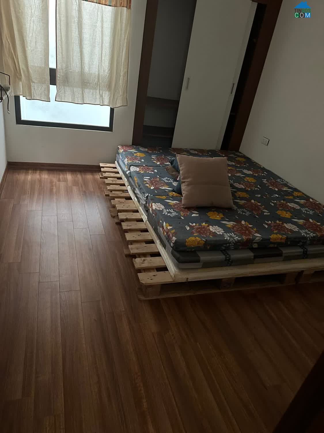 Ảnh Cho thuê nhà Lạc Long Quân-Tây Hồ, 40m2, 5 tầng, 6 ngủ, 14tr 0