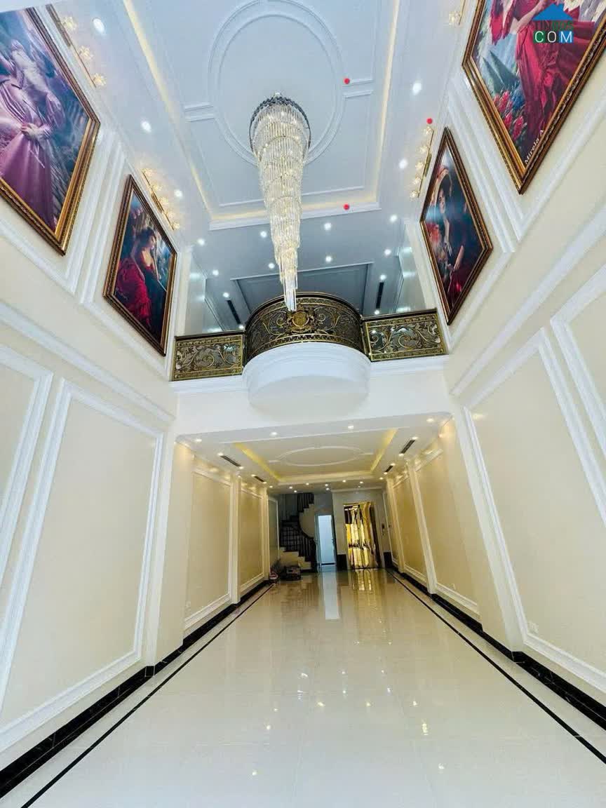 Ảnh Bán Nhà Việt Hưng Long Biên DT 65M2 Gara 2 Ô Tô Thang Máy Tặng Full Nội Thất Nhập 0