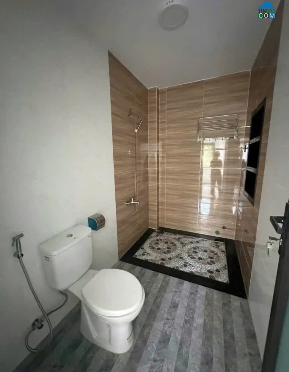 Ảnh Bán nhà 2 tầng có sân đậu được 2 oto rộng rãi. Vĩnh Trung - P. Tây NT 147m2 Giá bán : 3ty250 TL 0