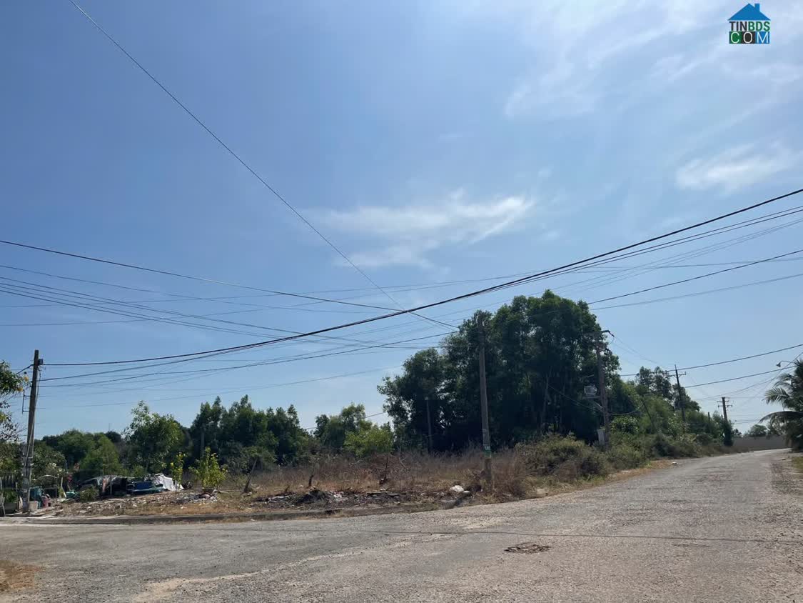 Ảnh Bán gấp lô góc 8m x 15m 2 mặt tiền nhựa KDC Triều Cường 2, LaGi gần biển giá tốt 0