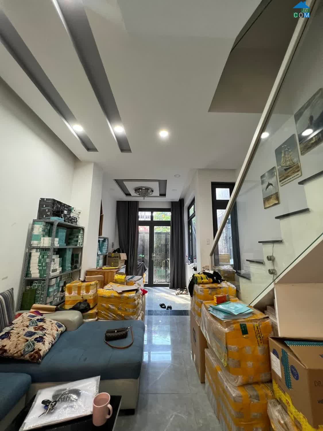 Ảnh Bán nhà 4 tầng đối diện Gigamall Phạm Văn Đồng, 80M2 có sân đậu ô tô, giá 8,4 tỷ 0