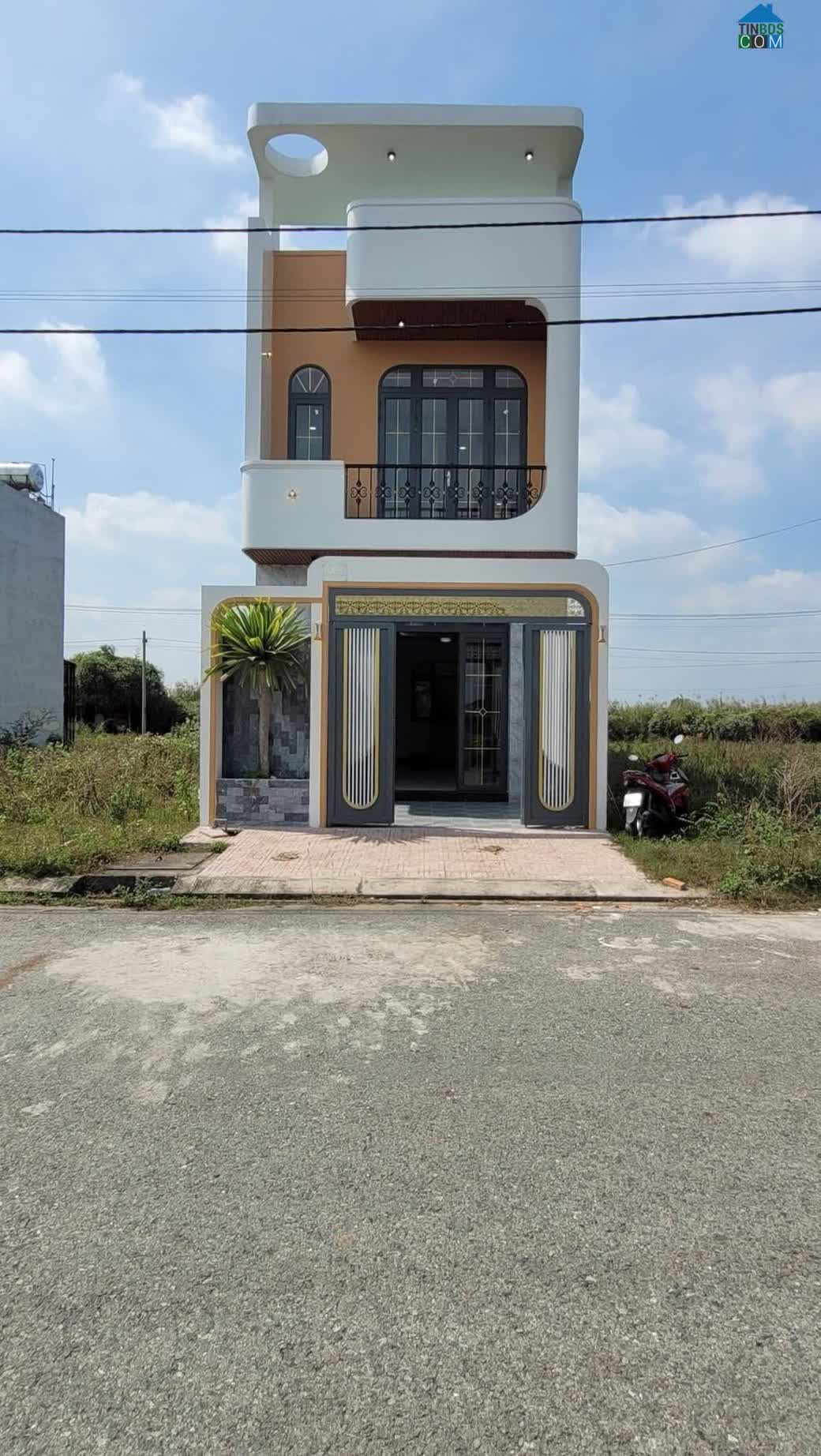 Ảnh Cần bán gấp nhà mặt tiền vừa xây xong tại dt 826 0