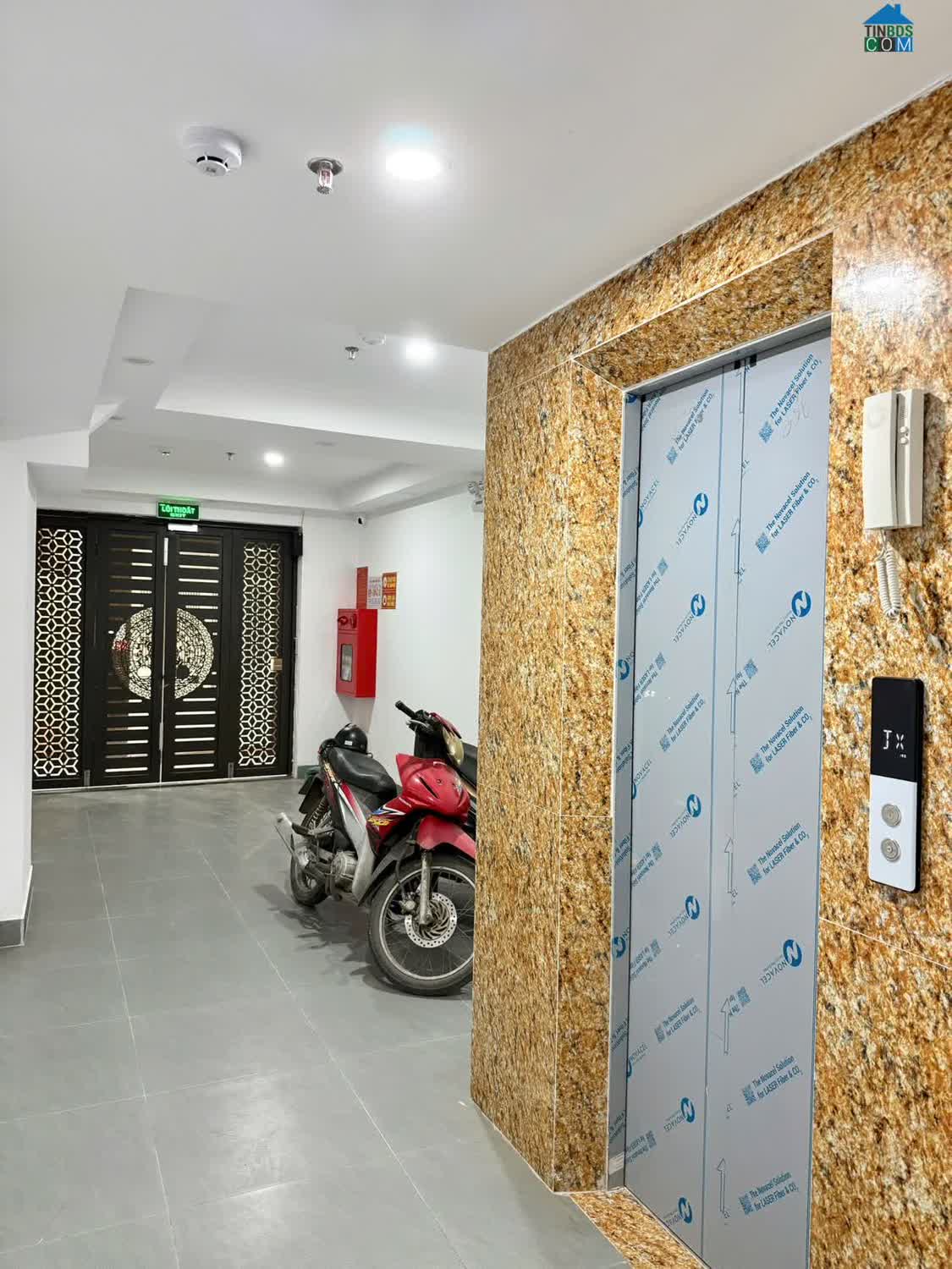 Ảnh Bán căn hộ DV ngõ 216 Đê La Thành, DT 65m, 7 tầng, MT 4.7m, giá 19.8 tỷ, ngõ 2m. 0