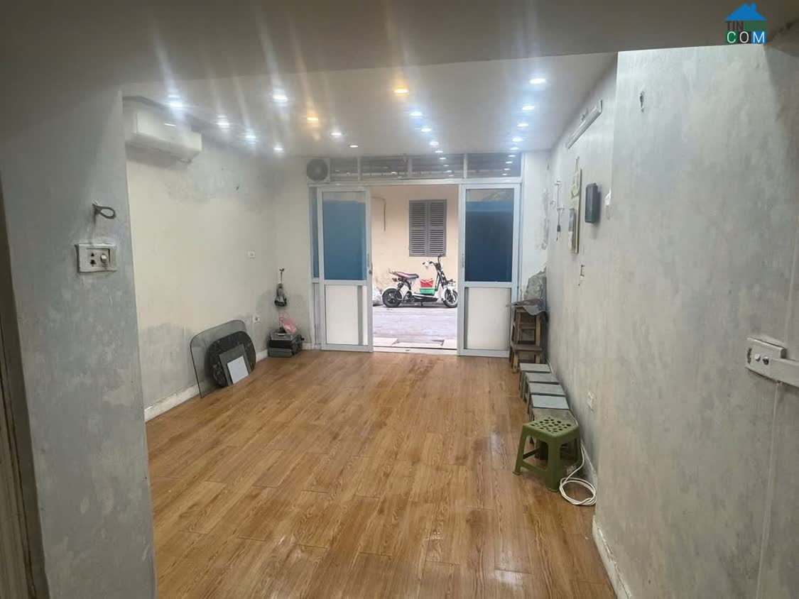 Ảnh Cho thuê nhà tập thể tầng 1 phố Thái Thịnh, Đống Đa 50M, Ô TÔ - KD giá 10 triệu 0