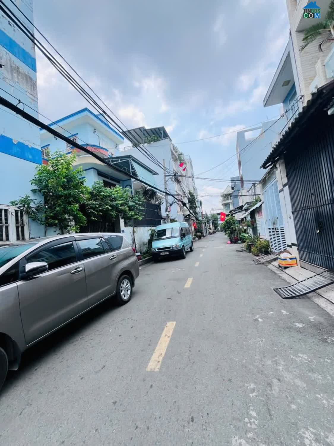 Ảnh Nhà lầu khu đồng bộ, xe hơi ngủ trong nhà 0