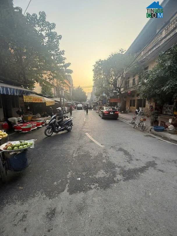 Ảnh Bán nhà 2 tầng mặt phố Trần Văn Chuông, 38m2, mặt tiền 4.2m, vị trí đẹp, kinh doanh tốt, giá 15.2 tỷ 0