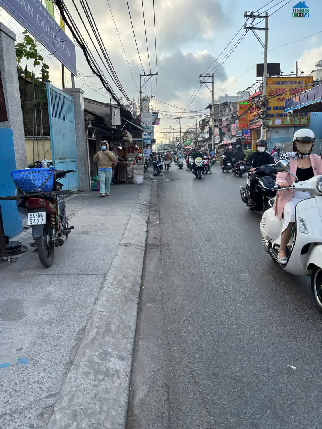 Ảnh Nhà đẹp Gần Đường Phan Văn Hớn xã Bà Điểm ,4 Tầng, BTCT, 43 m . Nhỉnh 4 Tỷ 0