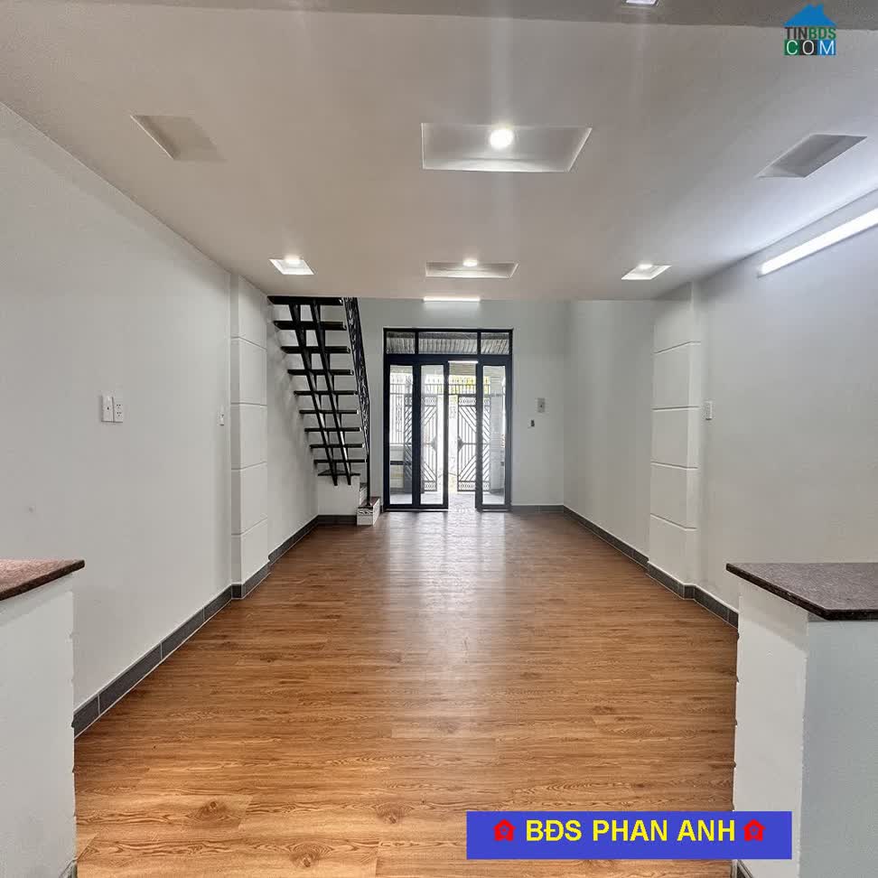 Ảnh Có một căn nhà phố khá "hiền" tại trung tâm Thủ Đức | Ngang 5 m. Mới xây ở ngay, chỉ 5 đồng. 0