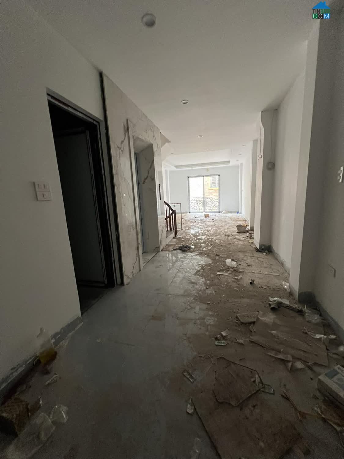 Ảnh Trong Ngõ Lạc Long Quân. 6 Tầng Thang Máy. Gara Ô Tô. 57 m2. Mặt tiền 4,7m. Giá 19,8 tỷ 0