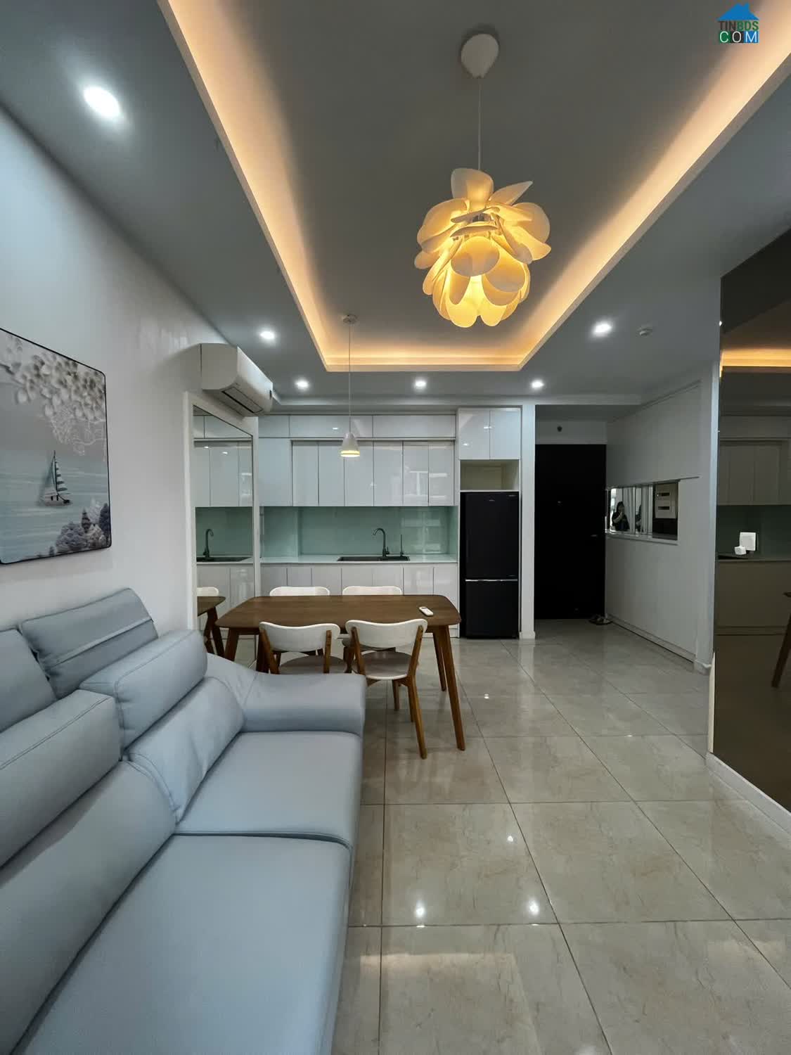 Ảnh Bán căn hộ 2PN Vinhomes D'Capitale 76m2, view phố giá 8.3 tỷ 0