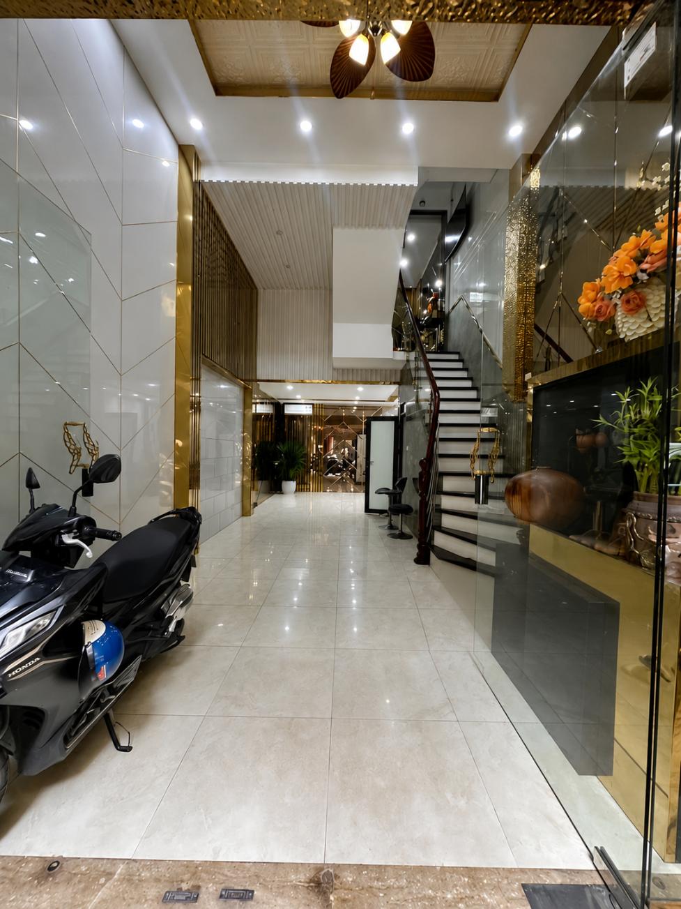 Ảnh Phân Lô Nguyễn Chí Thanh- Ô Tô Tránh, Kinh Doanh | 40m2 6 Tầng | Gara Ô Tô, 2 Thoáng 0