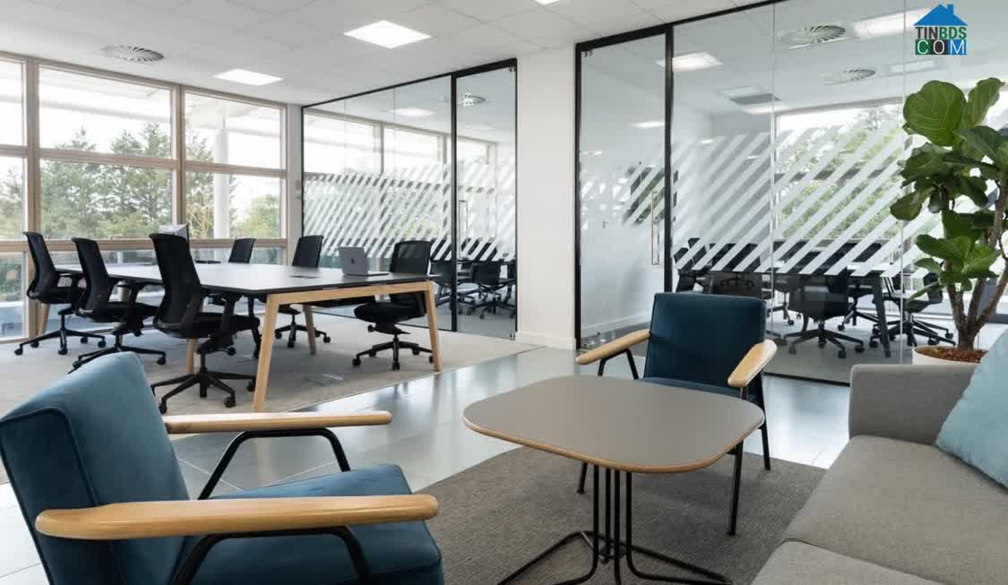 Ảnh Nguyễn Chí Thanh,sàn 140m2 lô góc 3 mặt thoáng cần cho thuê gấp giá 30tr 0