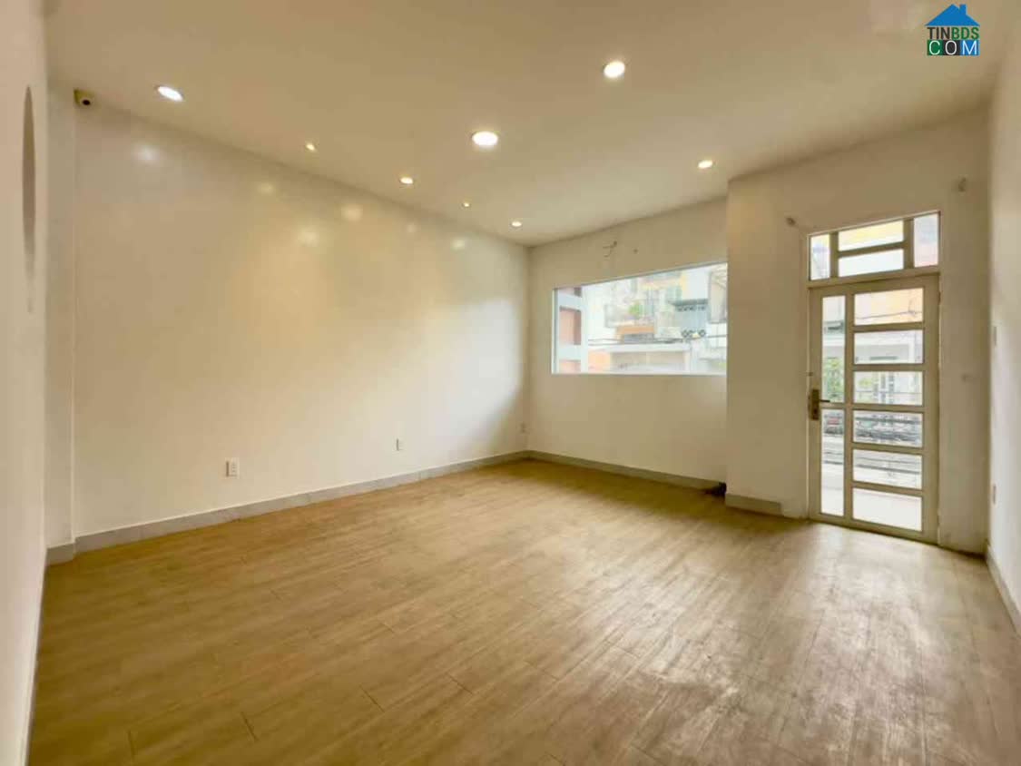Ảnh Bán nhà 2 tầng mặt tiền, diện tích lớn, trung tâm Phú Nhuận 102m2, 23.9 tỷ 0