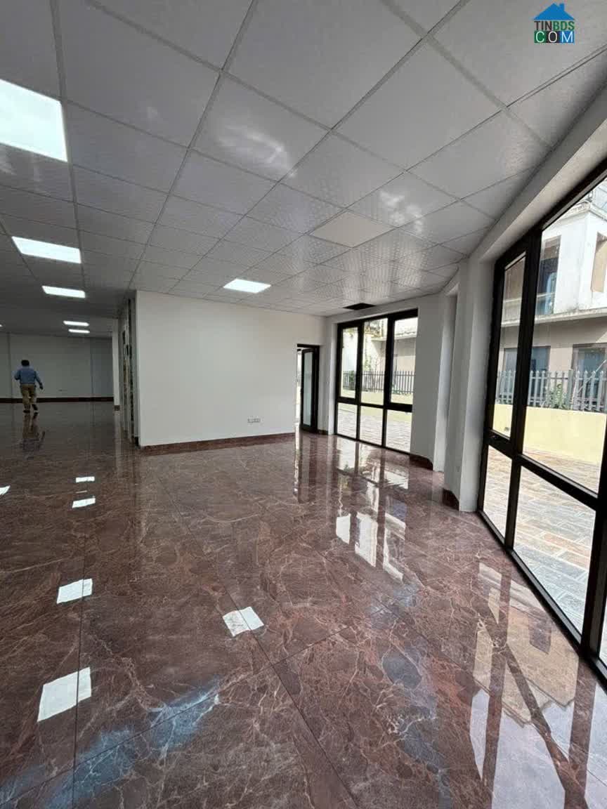 Ảnh Cho thuê nhà 6 tầng 180m2 3 mặt tiền phố Lý Thánh Tông, Trâu Quỳ, Gia Lâm vỉa hè 7.5m 0