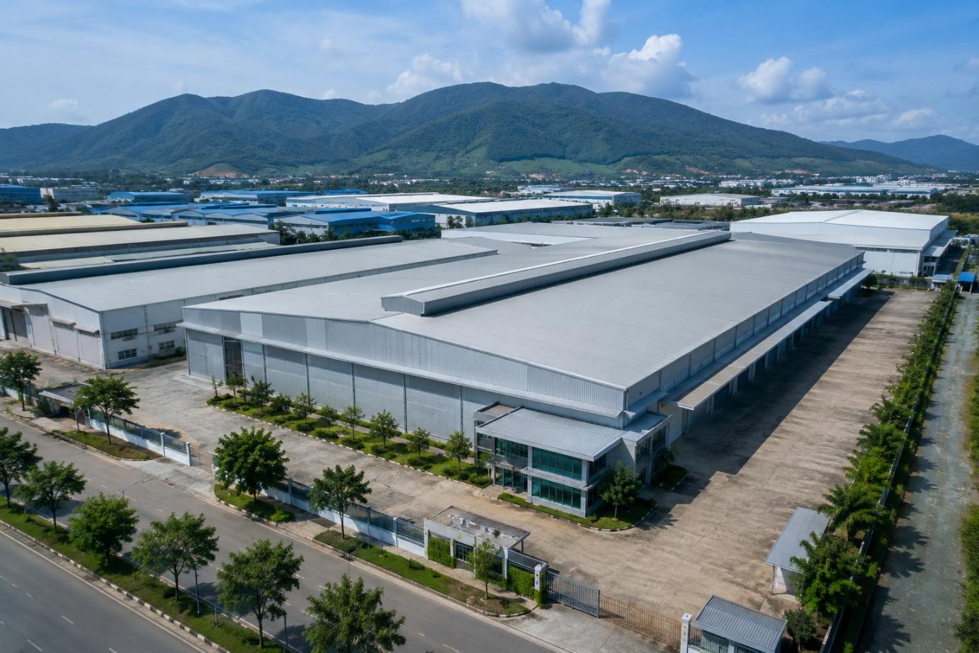 Ảnh Cho Thuê Nhà Xưởng 5200M2 Trong KCN Liên Chiểu, Sẵn Pccc, Giá 70K 0
