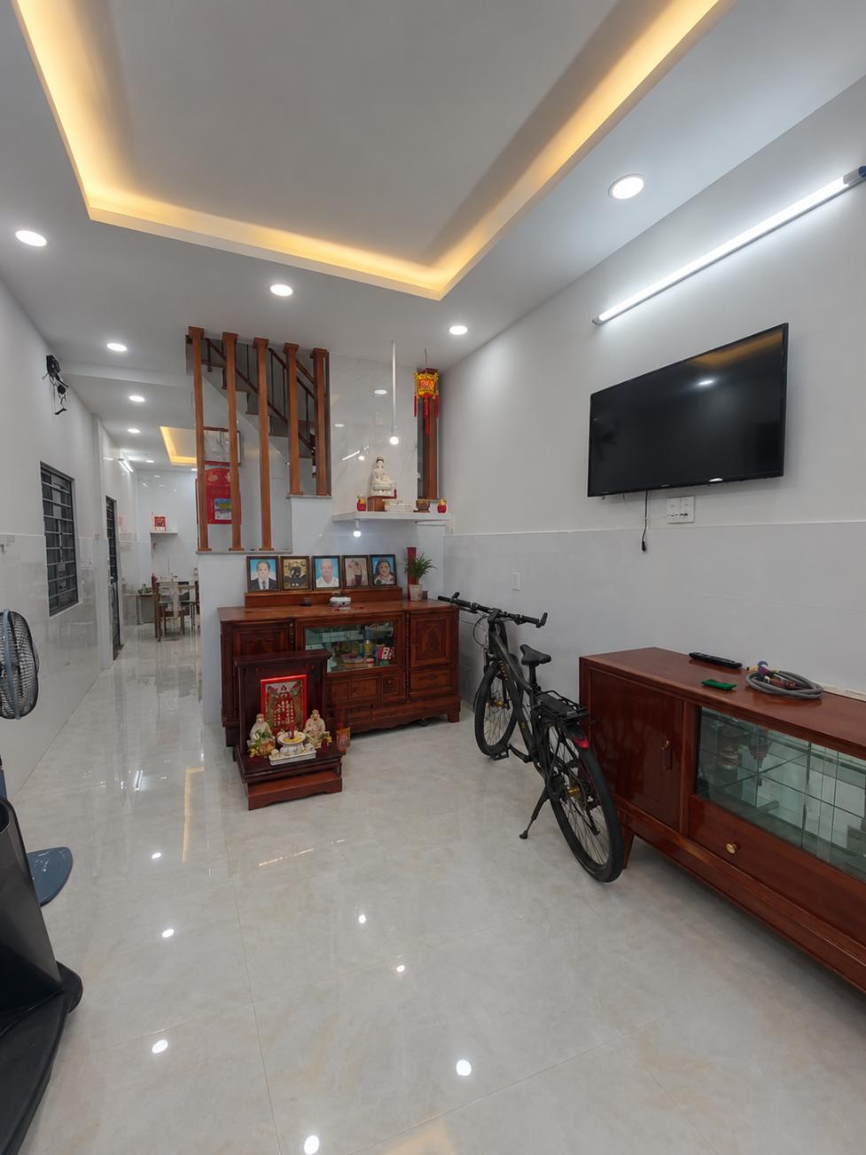 Ảnh ĐỐI DIỆN VIỆT NAM QUỐC TỰ, khu VIP đường 3 Tháng 2, nhà đẹp chưa đến 9 ty 0