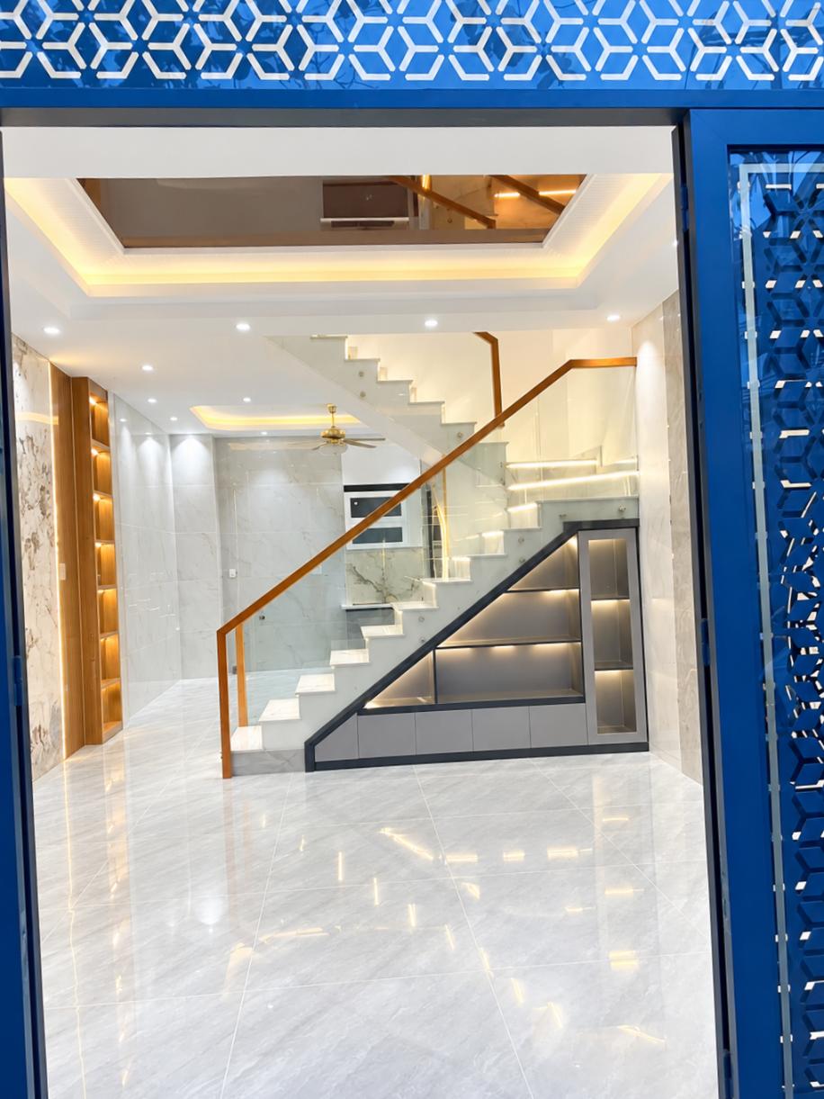Ảnh Nhà mới dọn vào o ngay phạm hùng q8 nhỉnh 5tỷ 0