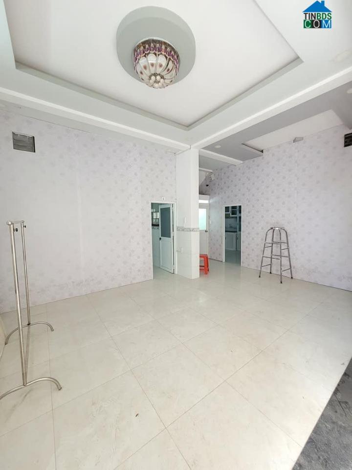 Ảnh Bán nhà 3 tầng BTCT  giá 3 ty 300 7 phòng ngủ dt 60m 0