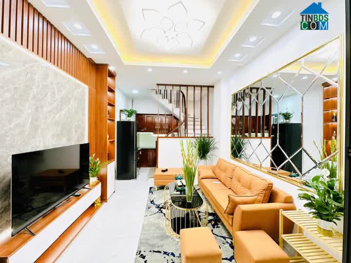 Ảnh Bán gấp nhà Đê La Thành, Đống Đa 36m2 x 4T, ngõ thông, vị trí đắc địa 0