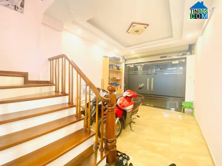 Ảnh Bán nhà Hoàng Quốc Việt 43m2-6T-giá hơn 7 tỷ- ô tô đỗ cửa-khu phân lô-cách phố 30M... 0