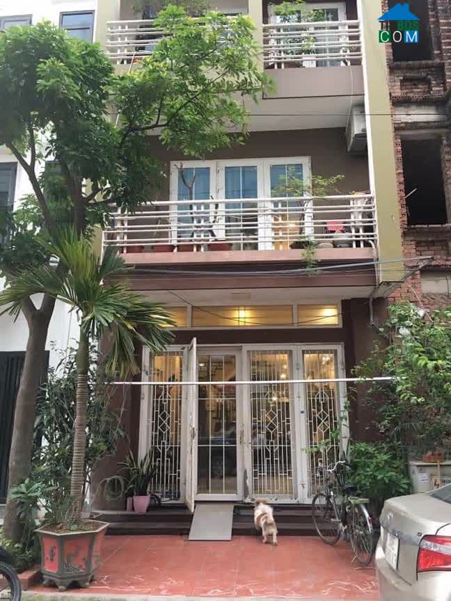 Ảnh Nhà đẹp ở luôn 106 Hoàng Quốc Việt đường 10m để 4 ô tô dừng đỗ ngõ thông 85m chỉ  12 tỷ 0