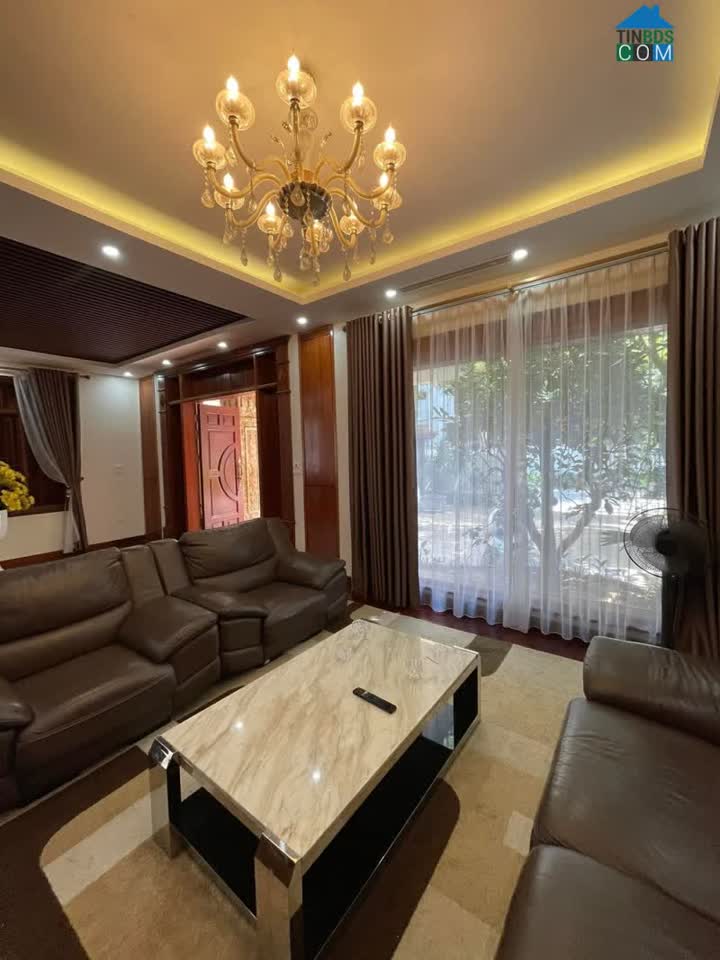 Ảnh Bán nhà Đường Láng Đống Đa, 106m2, 5T, cho thuê T1 20 tr tháng. Lô góc oto 0