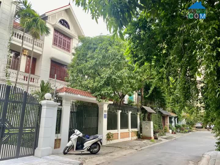 Ảnh BT sân vườn đẳng cấp thượng lưu Lạc Long Quân , MT 12m, gara 3 ô tô, 260m chỉ 25 tỷ 0