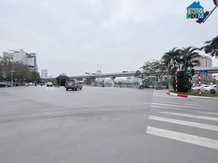 Ảnh Chính chủ càn bán gấp trước Tết nhà mặt phố Hoàng Cầu - Đống Đa - 100m2 - MT 6,3m - Giá 33 tỷ -... 0