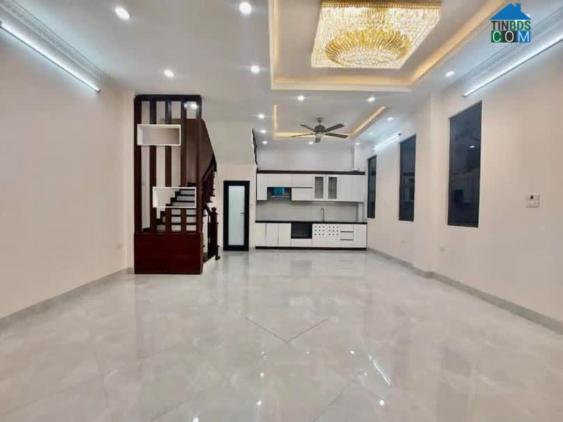 Ảnh Nhà mới 5 tầng, Ngã Tư Nguyễn Khang, cách ô tô tránh 5m, Giá 7 tỷ 0