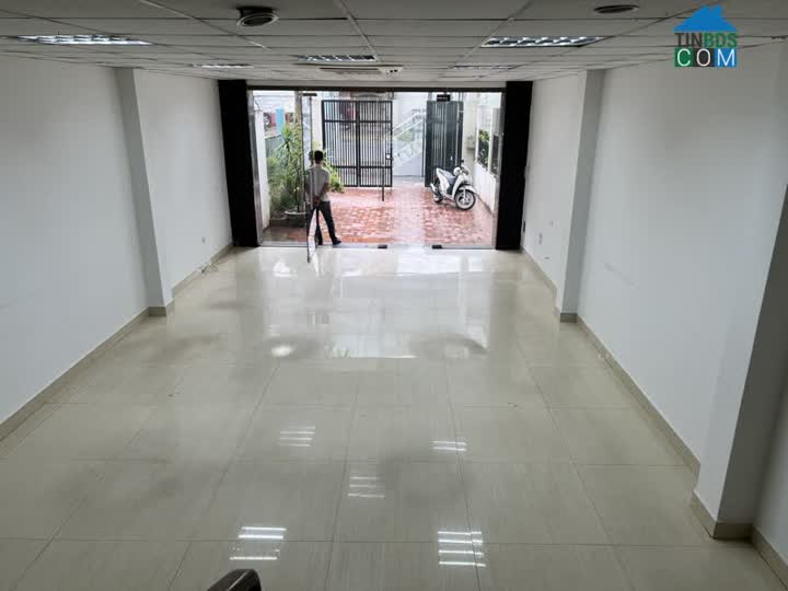 Ảnh Bán nhà mặt phố Hoàng Cầu 130m2, 5T giá 33,5 tỷ vỉa hè rộng, KD đỉnh 0