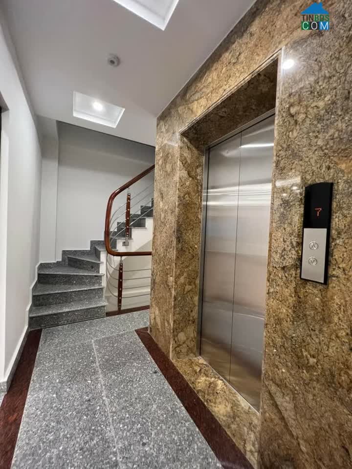 Ảnh Tòa văn phòng 7T thang máy mặt tiền 5m giá chỉ hơn 15 tỷ phố Lê Trọng Tấn khu phân lô ô tô 0